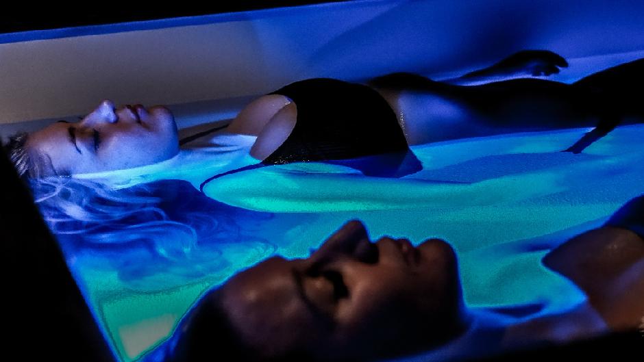 This is the key to float therapy – sensory deprivation. The salts allow you to float effortlessly without the sensations of your body. This is the ideal space for deep relaxation.
